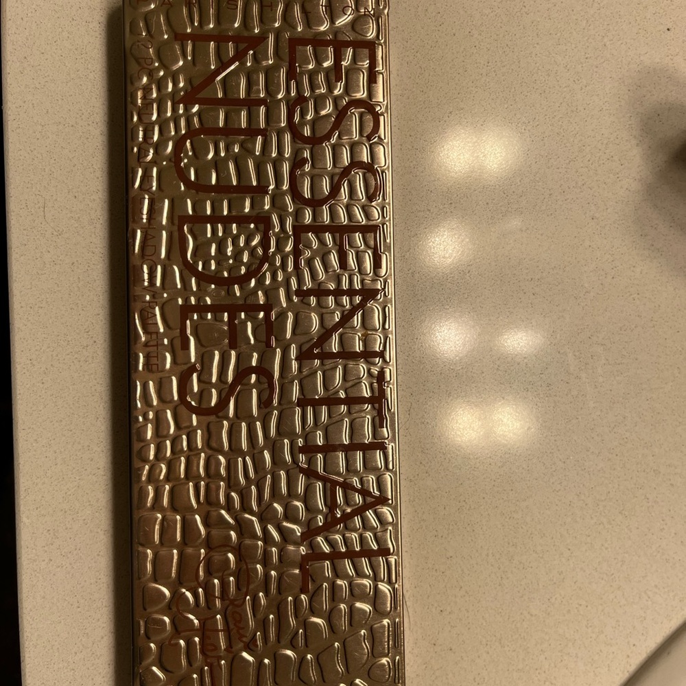 Paris Hilton Essential Nudes Eyeshadow Palette